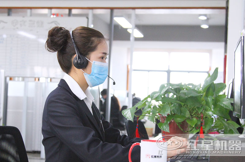 24小時(shí)客服全身心工作，用專注點(diǎn)亮了責(zé)任
